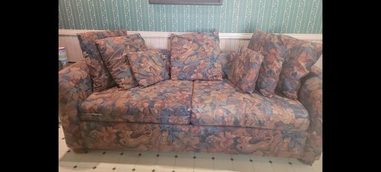 Sofa that pulls out to queen bed.  In great condition