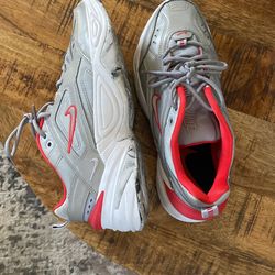 Womens Nike Shoes 7.5