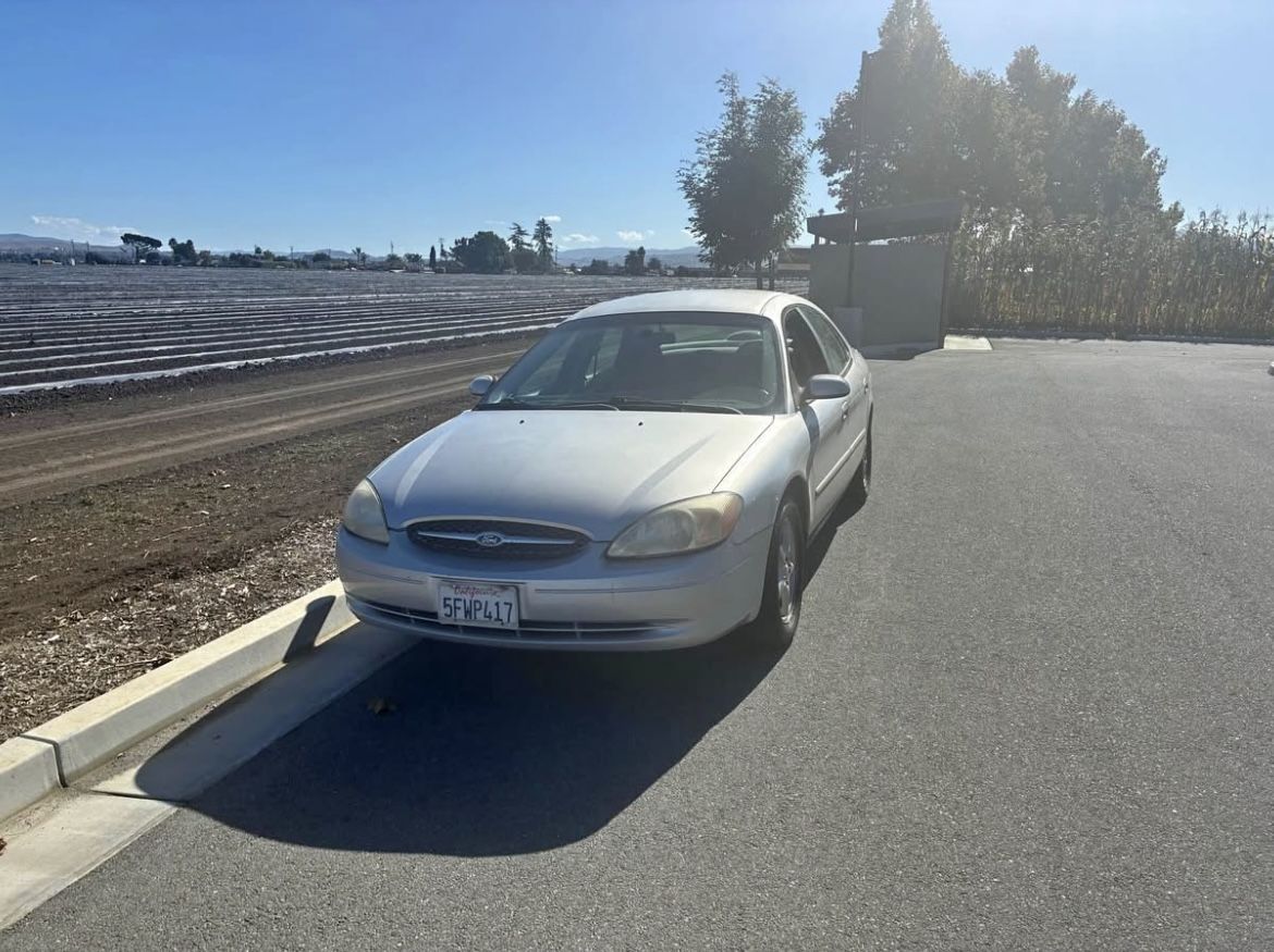 2004 Ford Taurus