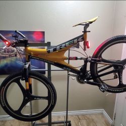 Trek carbon bike OCLV Y11 with carbon wheels