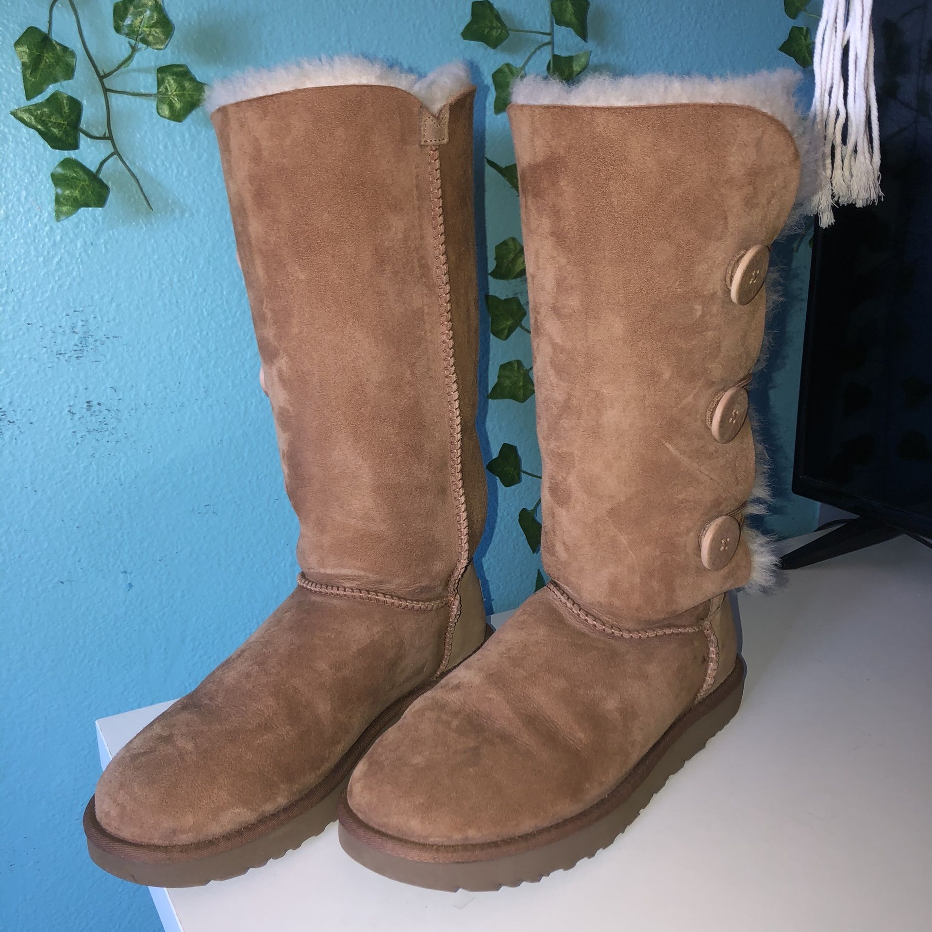 women’s ugg baily button triple boot size 10