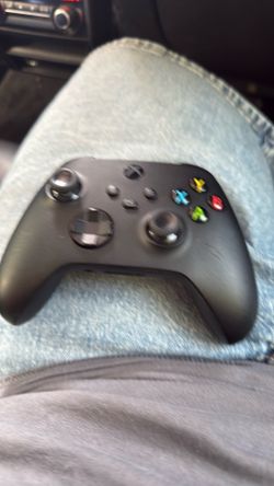 Black Xbox controller