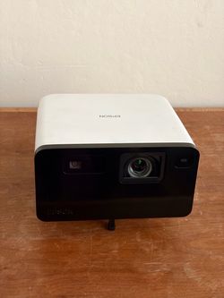 Epson EpiqVision ef21 projector
