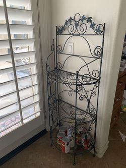 Metal plant frame