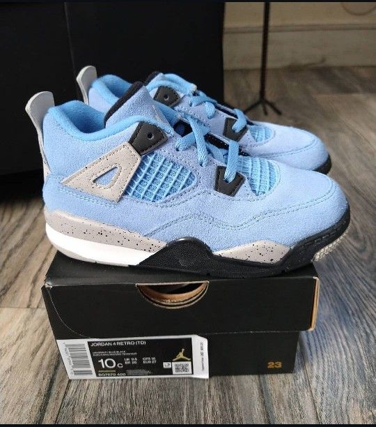 Jordan 4 Retro "University Blue"