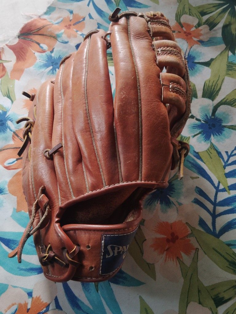 Spaulding Baseball Glove 