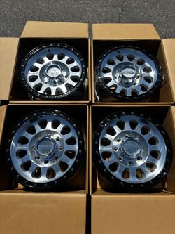 Method MR315 8x6.5 17” Wheels Machined with Gloss Black Rings