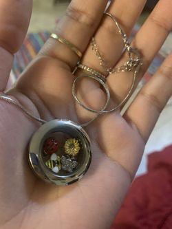 Insert necklace with 4 charms 