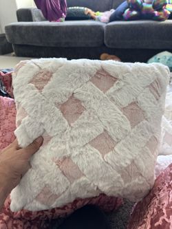 Pillows 7 If Each. 14 Total 