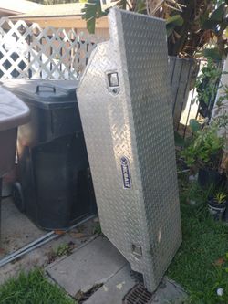 Aluminum truck tool box