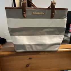 Very Nice Compact Purse For Ladies 