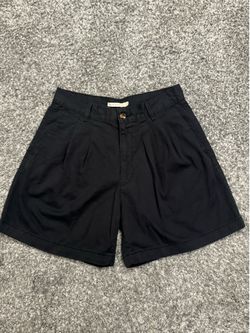 Women’s Levi’s Pleated Shorts