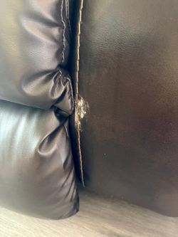 Ashley Signature Design Electric Recliner Couch – Good Condition, Leather - San Antonio, TX