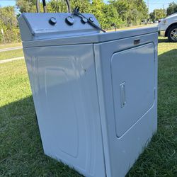 Dryer MAYTAG In good condition it works perfectly.