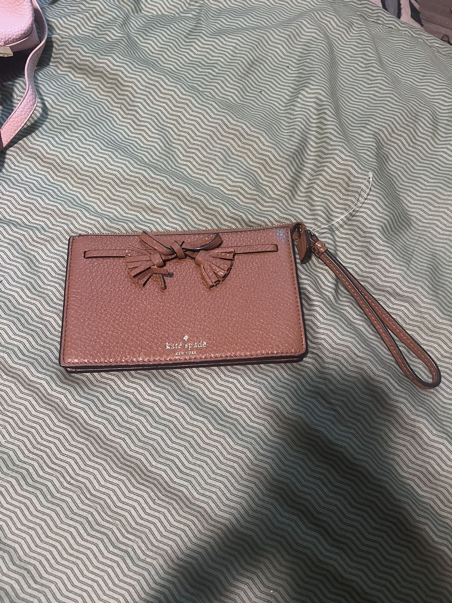 Kate Shape Wristlet