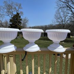 Very  Nice Plastic pots 19 Inch 