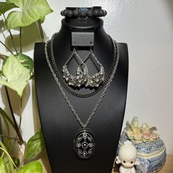 5- piece set of jewelry