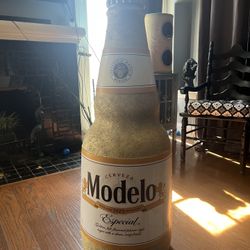 modelo (store exclusive) 48’ statue 