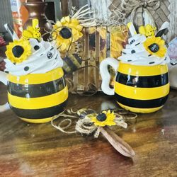 Bumble Bee Cups Decor
