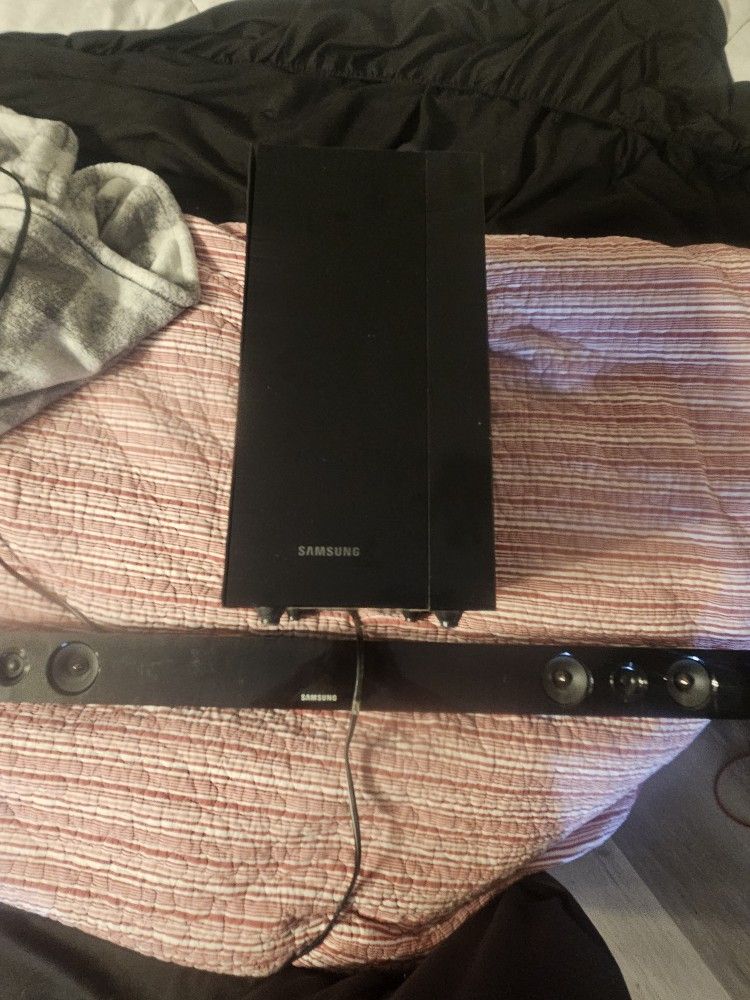 Samsung Sounbar And Bass
