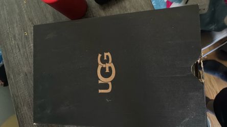 Size 7 Uggs