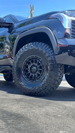 KMC Crux Matte Black 17x8.5 +25 6x5.5 W/ 37” Toyo RT Trail Wheel Package