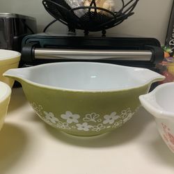 Vintage Pyrex Bowls