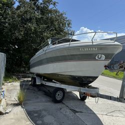 Selling a boat with a Cobalt trailer. Chevrolet 5.7 L engine. The boat is in good condition. The engine does not work. 