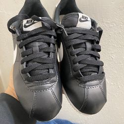 Nike Cortez Classic Leather Womens Size7 Black /White,