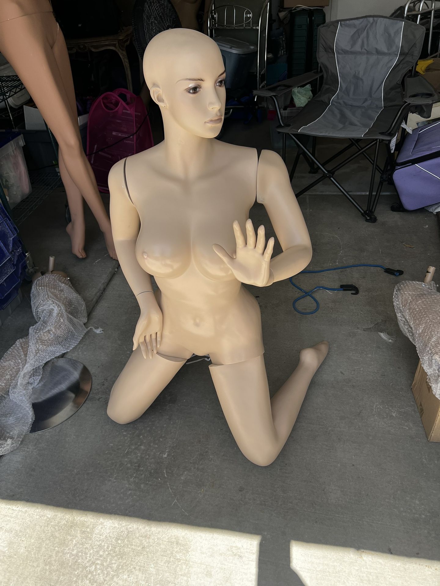Kneeling Mannequin