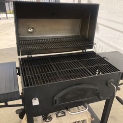 Smoker Grill. Asador Para Usarse Con Carbón O Leña