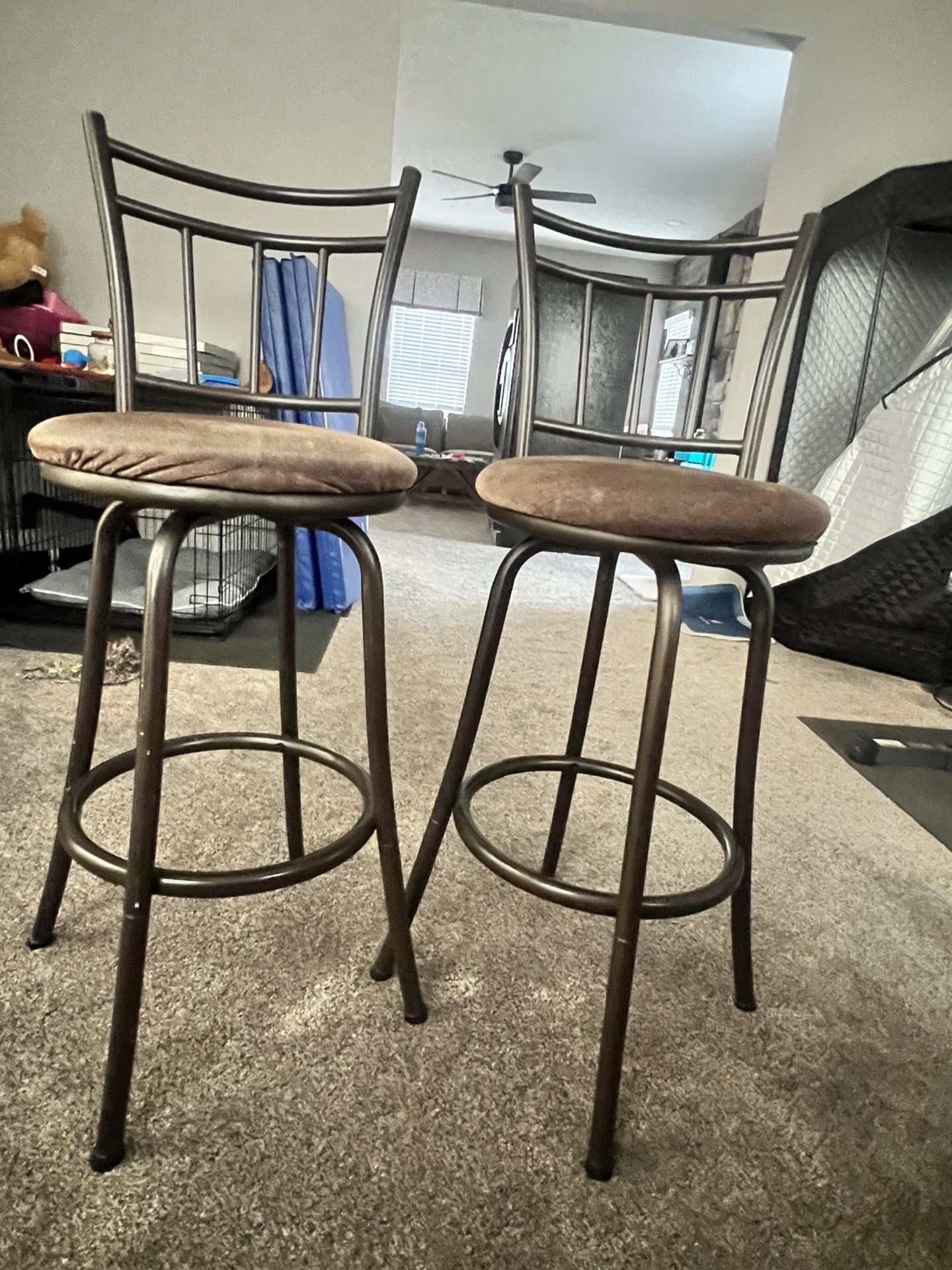 Bar Chairs / Stools