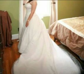 Oleg Cassini 10p wedding gown