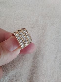 Diamond set in gold ring.