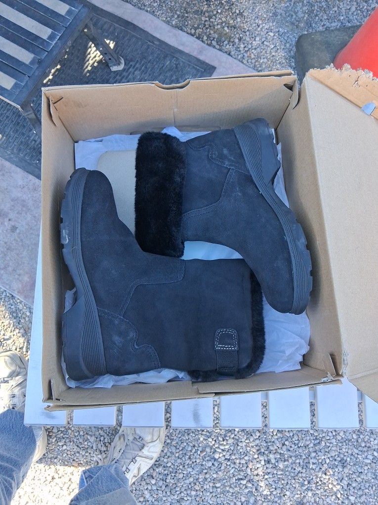 Clark's SUEDE Leather Water Resistant BOOTS