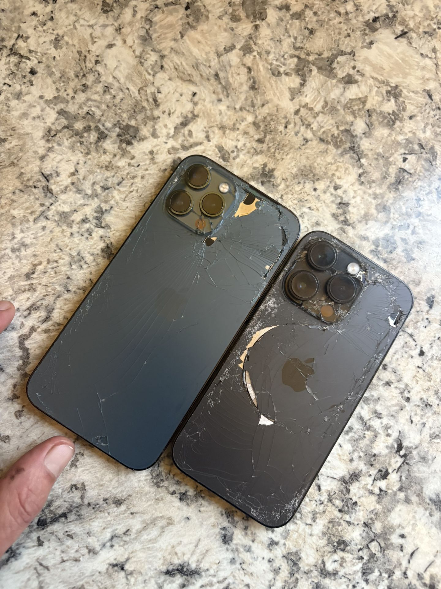 2 iPhones Dead Batteries 🪫 Cracked Backs