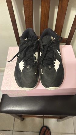 Nike kyrie low Tb basketball shoes size 9.5 m
