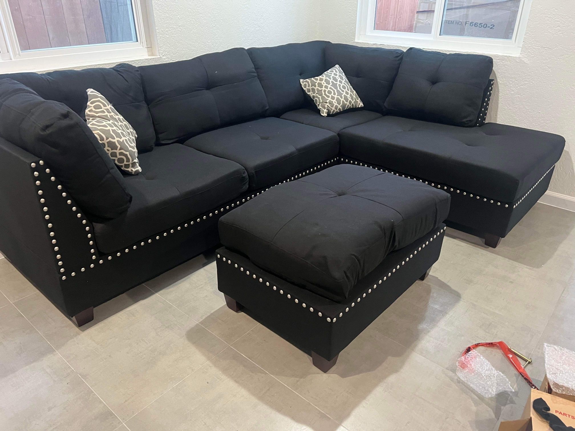 New Black Nailhead Sectional Couch! Free Delivery 🚚! Financing Available!