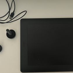 Wacom Intuos Pro Pen and Touch Tablet, Medium (PTH651)