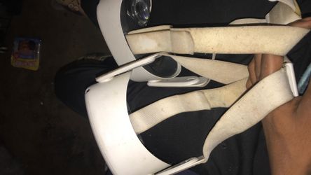 2 VR Meta quest Headsets