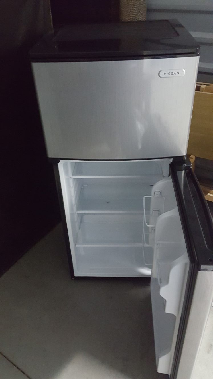 Vissani, 4.5 cu. ft. Mini Refrigerator in Stainless Look, ENERGY STAR,  HVDR450SE - Appliances - Lexington, Kentucky