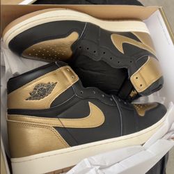 Size 12.5 AIR JORDAN 1 RETRO HIGH OG Men – Black/Metallic Gold