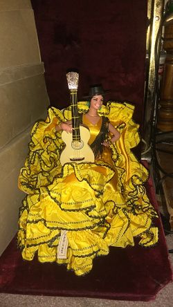 Spanish Lady with Guitar 1968 10"