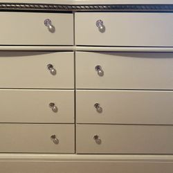 White Wood Dresser With Crystal Knobs