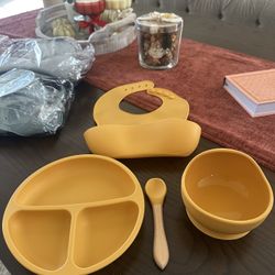 Baby Feeding Sets Brand New Different Colors!