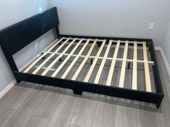 Full size low profile bed with head board