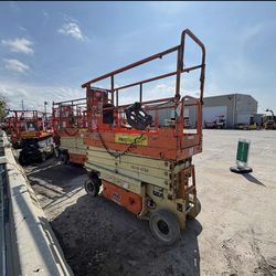 SCISSOR LIFT 26 FT 32 IN ELECTRIC