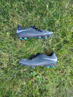 Nike youth soccer cleats size 3.5
