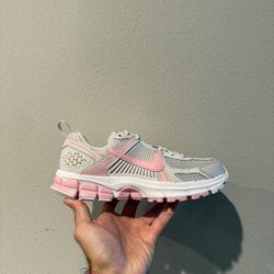 Nike Vomero 5 (GS) Size 6Y / Women’s Size 7.5 - NEW