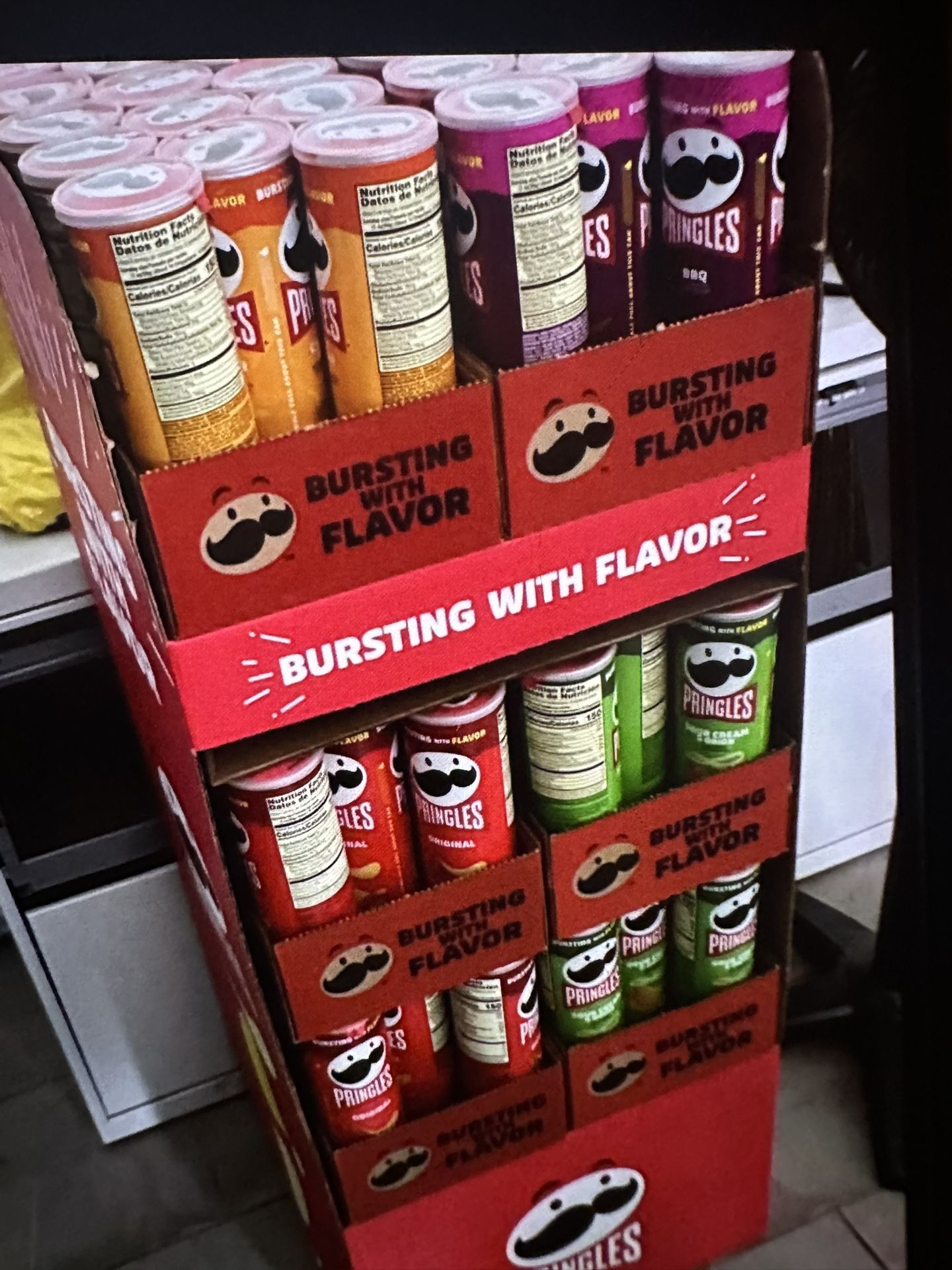 84 Ct Pringles Chips With Display Four Flavors